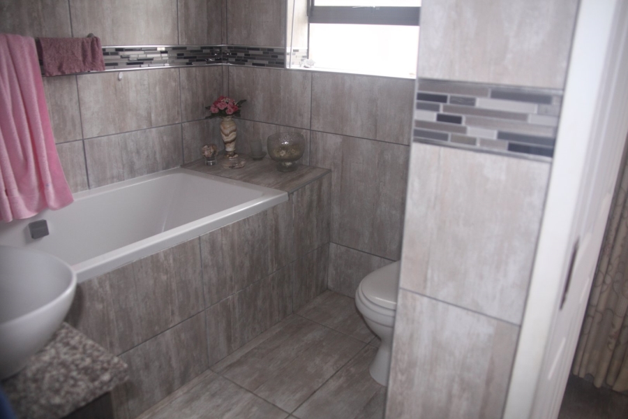 5 Bedroom Property for Sale in Dana Bay Western Cape